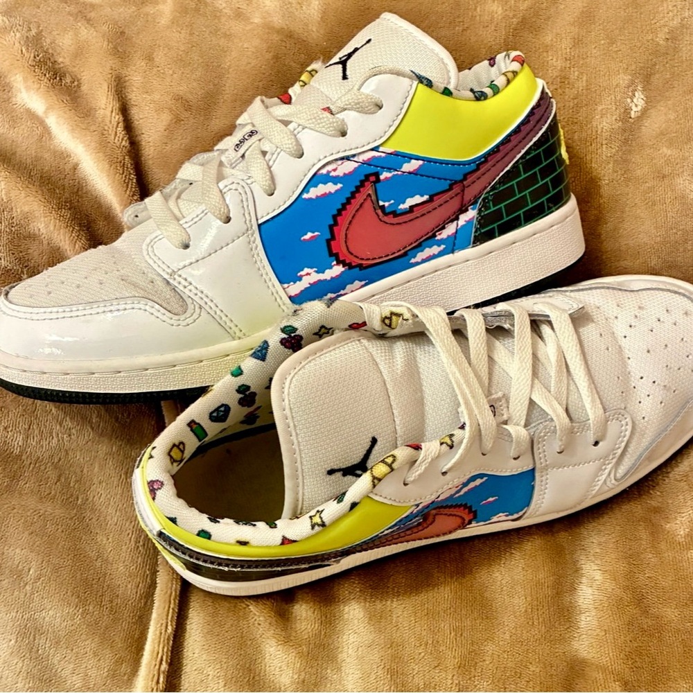 Air Jordan 1 Low GS 'Old School Gaming' sneakers size 7y